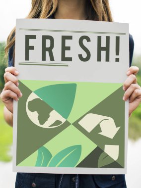 kadın holding tasarlamak 