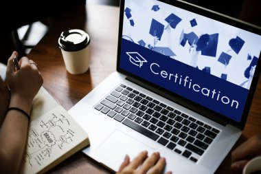 dizüstü bilgisayar ile çalışma alanı tablosu