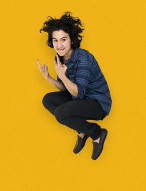 adam stüdyoda atlama 