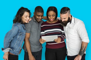 İnsanlar dijital aygıt