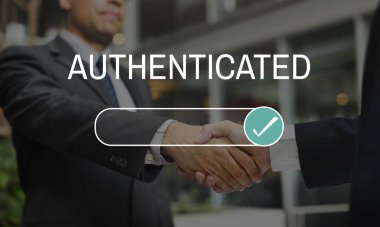 toplantıda el sıkışan iş adamları