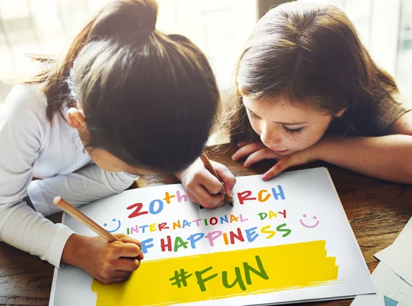 Two little girls drawing — Stock Photo, Image