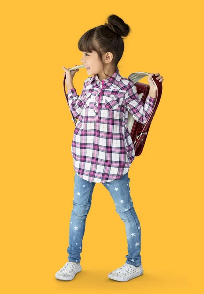 Ładna dziewczynka z plecakiem — Zdjęcie stockowe