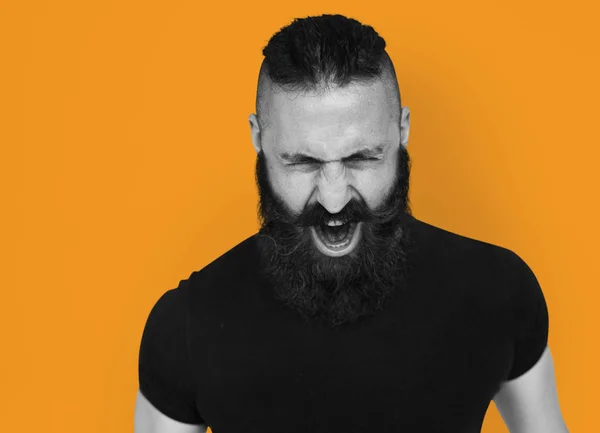 Mann mit Bart schreit — Stockfoto