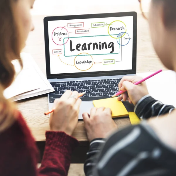 Two girls using laptop — Stock Photo, Image