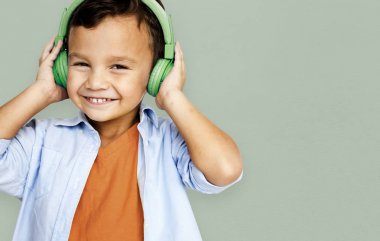 Çocuk müzik dinleme 