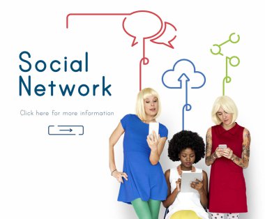  Dijital cihazlar kullanarak kadınlar