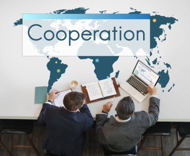 masada çalışan iki iş adamları