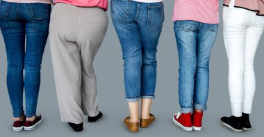 insan bacaklar üst üste duran 