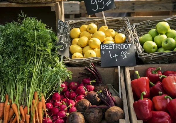 農家市場で有機野菜 — ストック写真