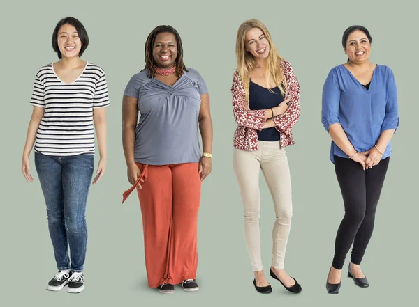 Diversidade Mulheres em pé no estúdio — Fotografia de Stock