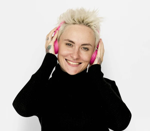 Fejhallgatót viselő nő — Stock Fotó