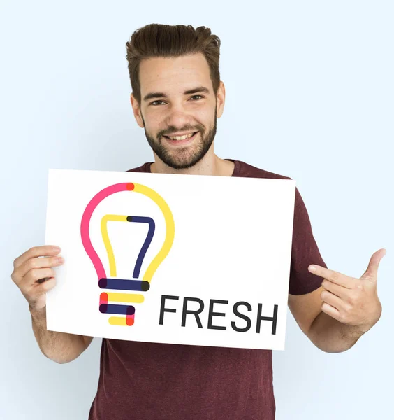 Homem com barba segura cartaz — Fotografia de Stock