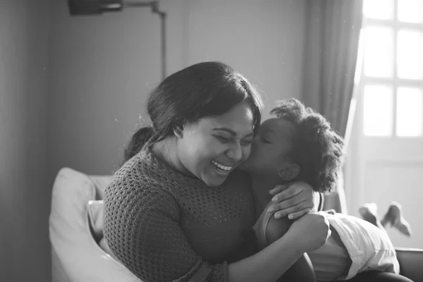 Madre pasando tiempo con su hija — Foto de Stock