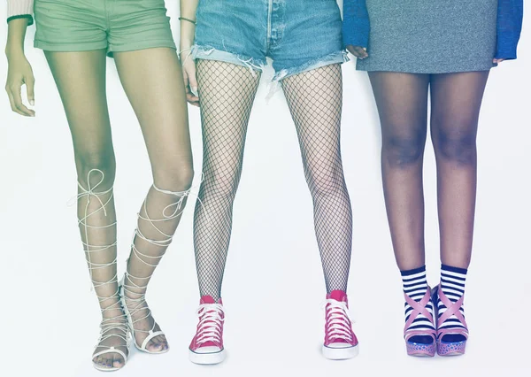 Elegantes piernas femeninas —  Fotos de Stock