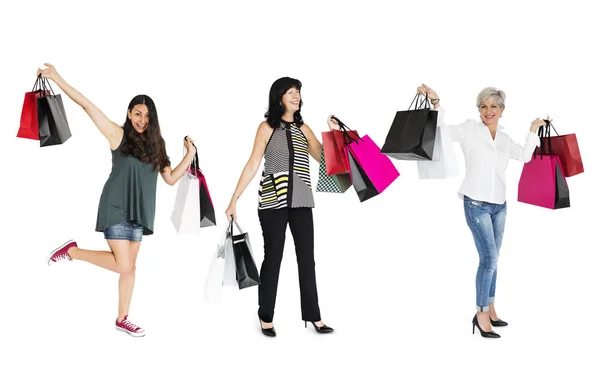 Щасливі жінки насолоджуються покупками — стокове фото