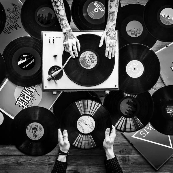 Table avec disques vinyles — Photo