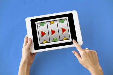 kişi holding dijital tablet