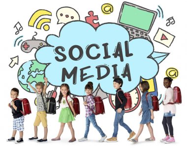 sırt çantaları ile yürüme çocuklar