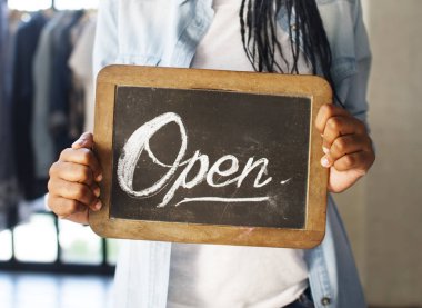 kadın holding yazı tahtası 