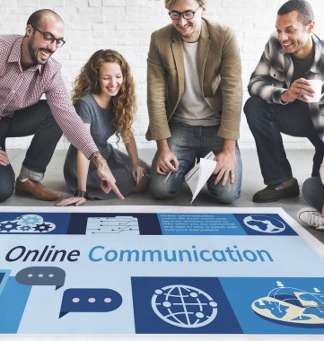 tasarımcılar poster ile çalışma 