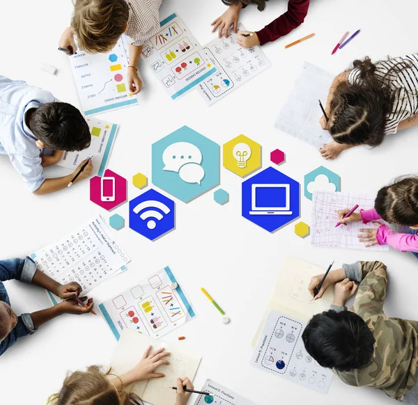 Group of school children — Stock Photo, Image