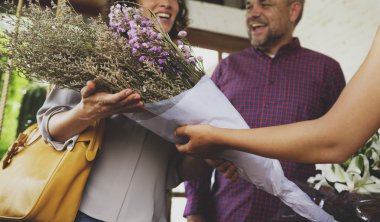 İnsanların satın alma buket