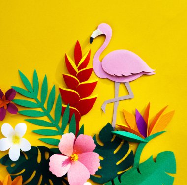 çiçekler ve origami pembe flamingo