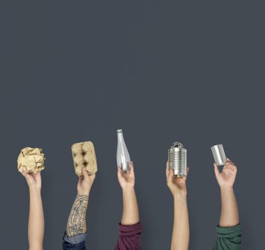 şeyler geri dönüşüm için holding eller