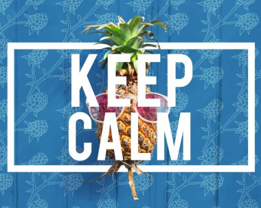 İlke ve pembe güneş gözlüğü