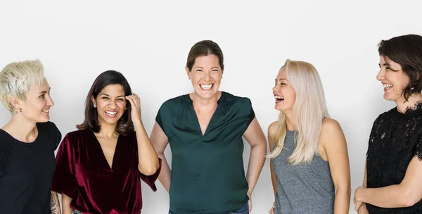 웃는 여자의 행복 한 그룹 — 스톡 사진