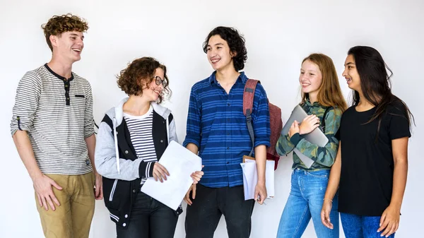 Studenti che parlano insieme — Foto Stock