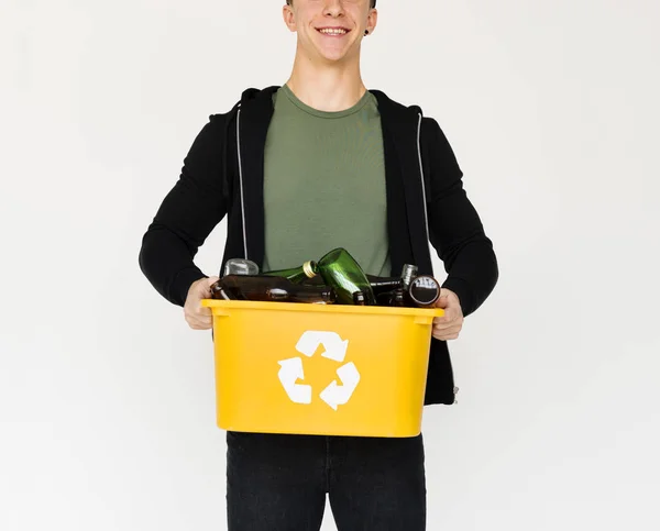 Man holding a Glass Bottle Trash i — Stock Photo, Image