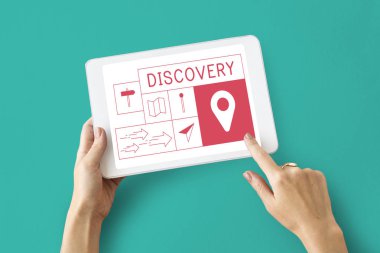 kişi holding dijital tablet