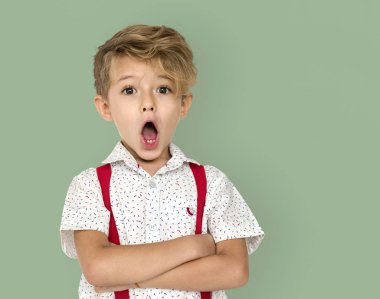  Sürpriz yüz çocukla