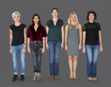 kadın çok ırklı grubu 