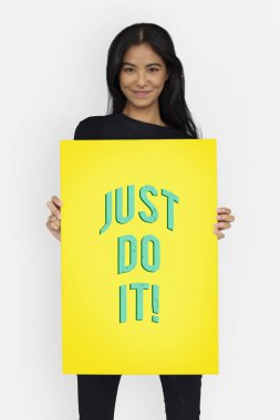 kadın holding tasarlamak