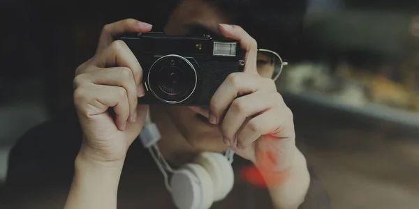 Ásia cara tirar fotos câmara — Fotografia de Stock