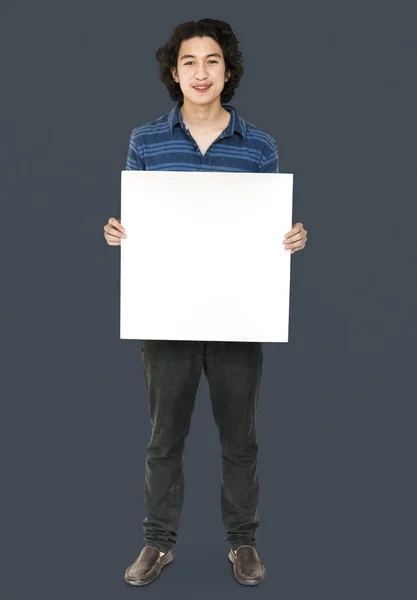 Hombre sosteniendo cartel vacío — Foto de Stock