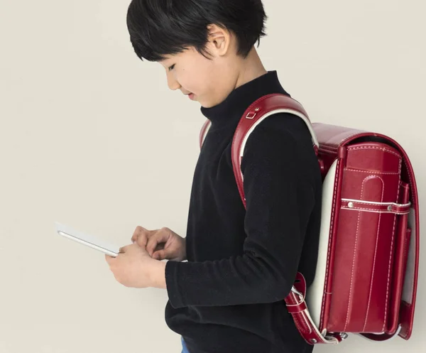 Asijské dítě s batohem — Stock fotografie