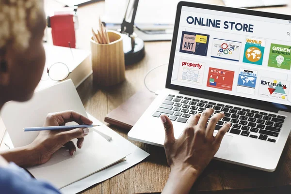 African woman working on laptop — Stock Photo, Image