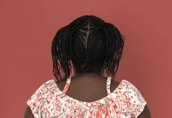 Afrikanska liten flicka med flätor — Stockfoto