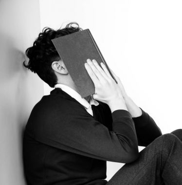 Adam için sınav kitap okumak