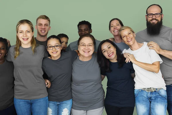 Diverso grupo de personas juntas — Foto de Stock