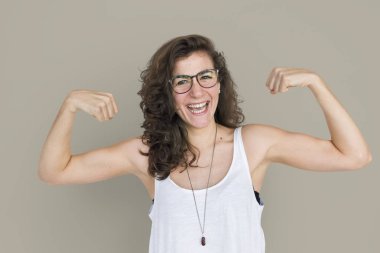 kadın gösteren kaslar