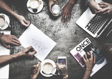 projede çalışan tasarımcıları 