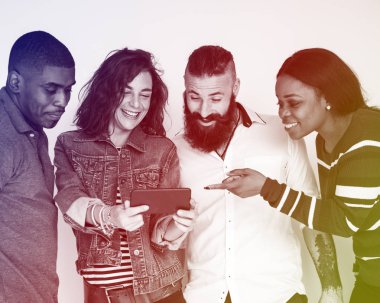 İnsanlar dijital aygıt