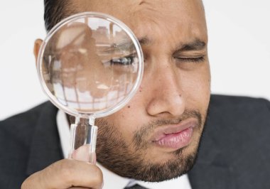 iş adamı Büyüteç arıyor