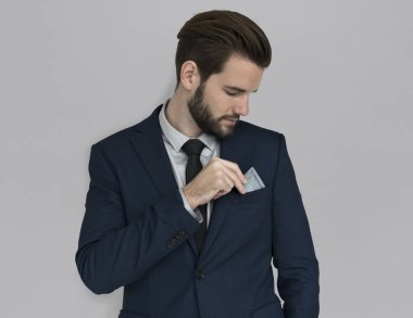 Sakallı işadamı kartı ile