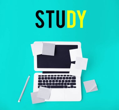 Çalışma alanı ile modern dizüstü